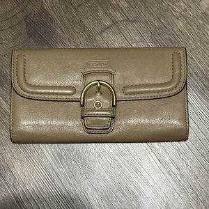 Coach Soho Camel Tan Large Leather Wallet Gold Buckle Y2K